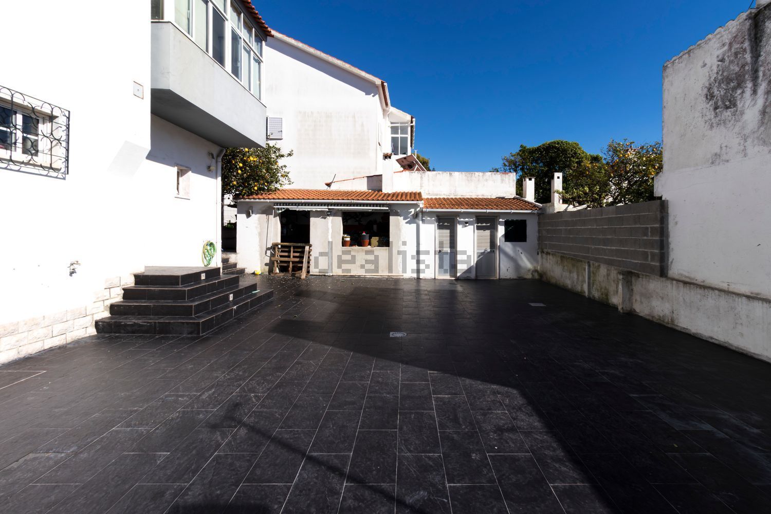 双拼别墅出售在Rua António Sérgio - 外立面