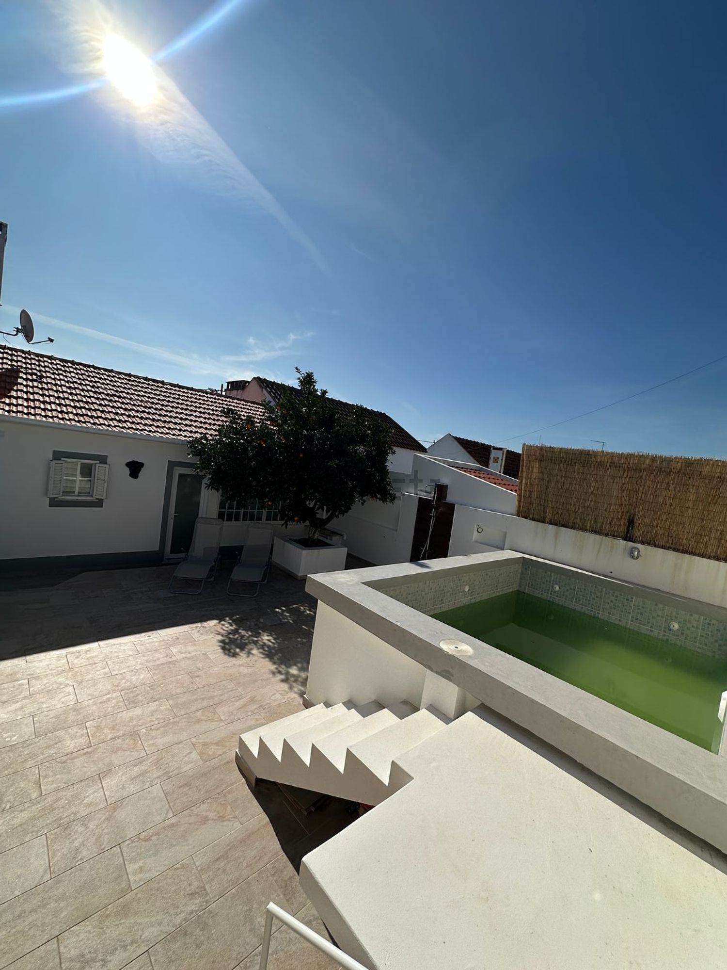 双拼别墅出售在Rua 1 de Maio, 15 - 游泳池