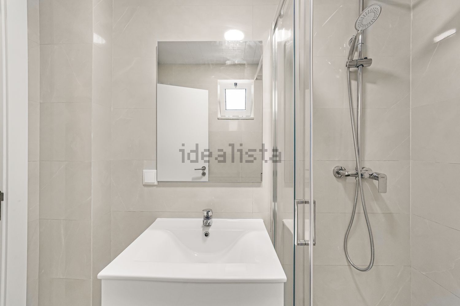 出租t0（单人公寓）在Rua José Ferreira Pio - 卫生间