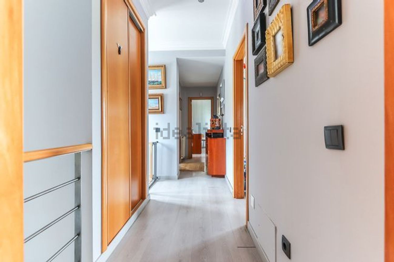 小楼房或独栋别墅出售在Praceta Santo António - 过道