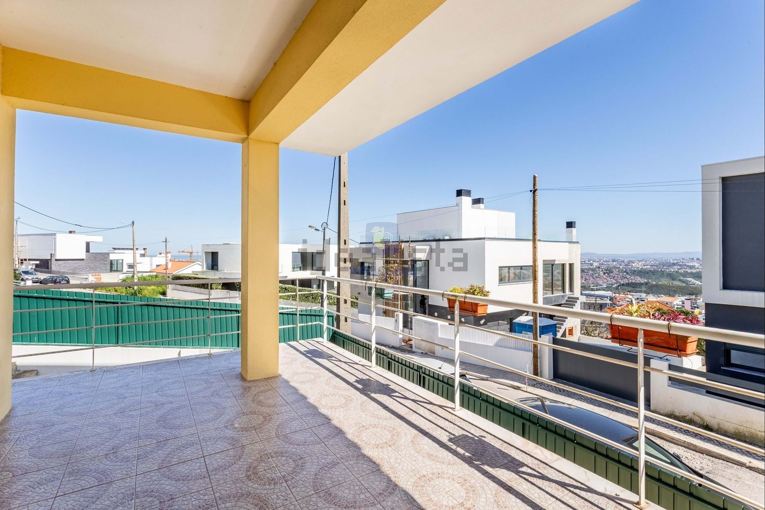 小楼房或别墅出售在Pontinha e Famões - 游泳池