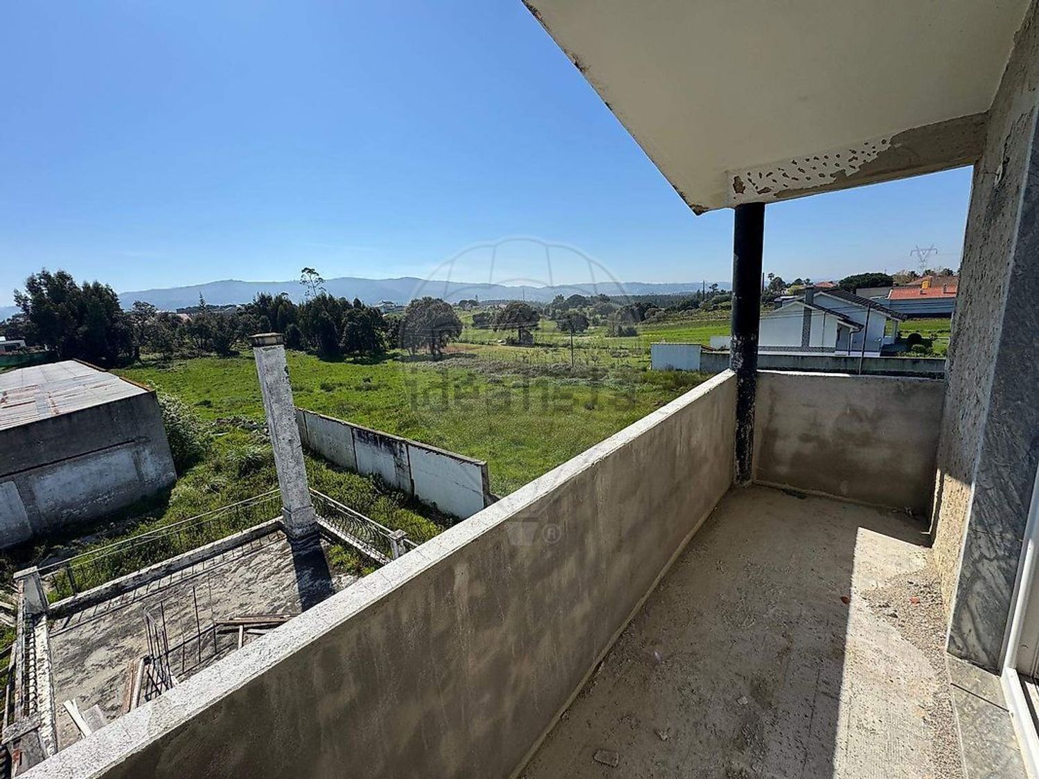 小楼房或独栋别墅出售在Lamas e Cercal - 阳台