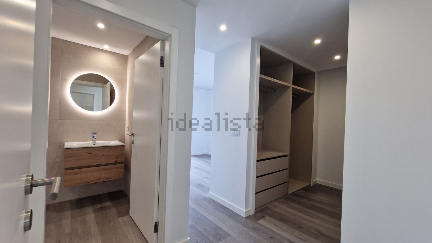 小楼房或独栋别墅出售在Rua Infante Dom Henrique, 79 - 试衣间