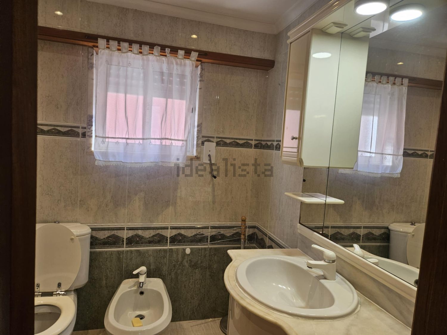 出租公寓 t2在Rua Miguel Torga, 194 - 卫生间