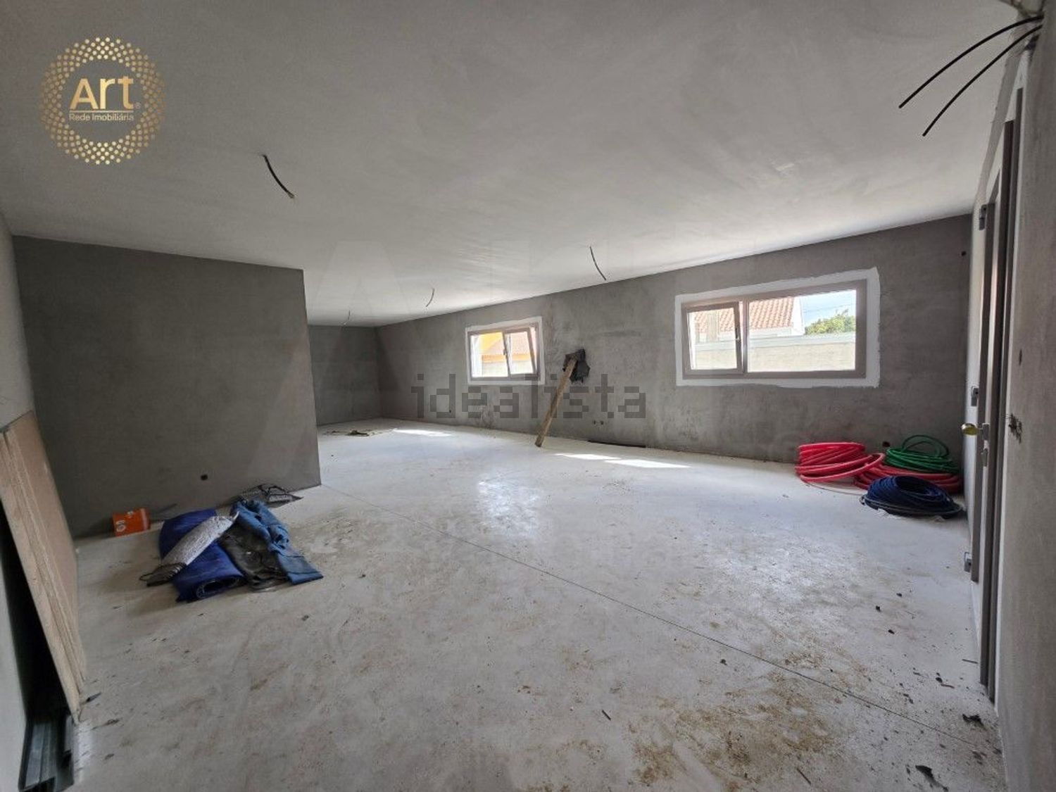 小楼房或独栋别墅出售在Avenida Principal - 停车位