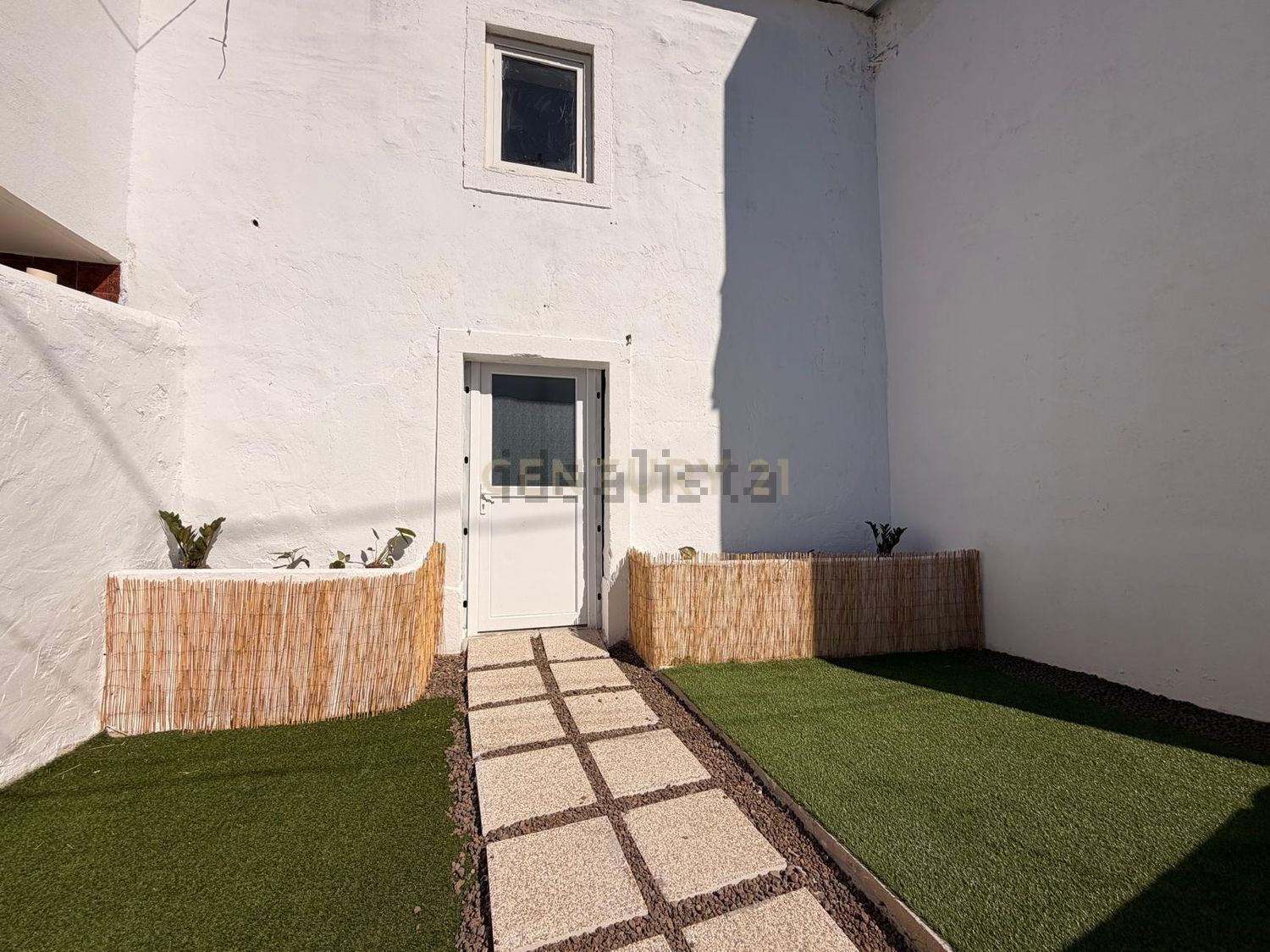 小楼房或独栋别墅出售在Rua Florêncio José Cannas, 25 - 照片