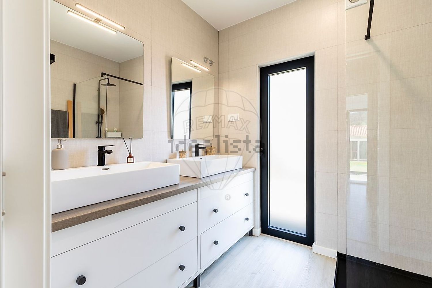 小楼房或独栋别墅出售在Praceta Da Lapa - 卫生间