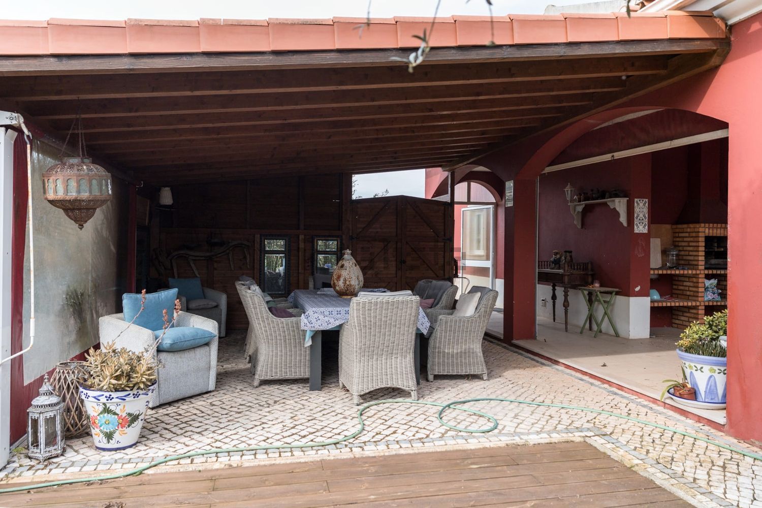 小楼房或独栋别墅出售在Peral - 门廊