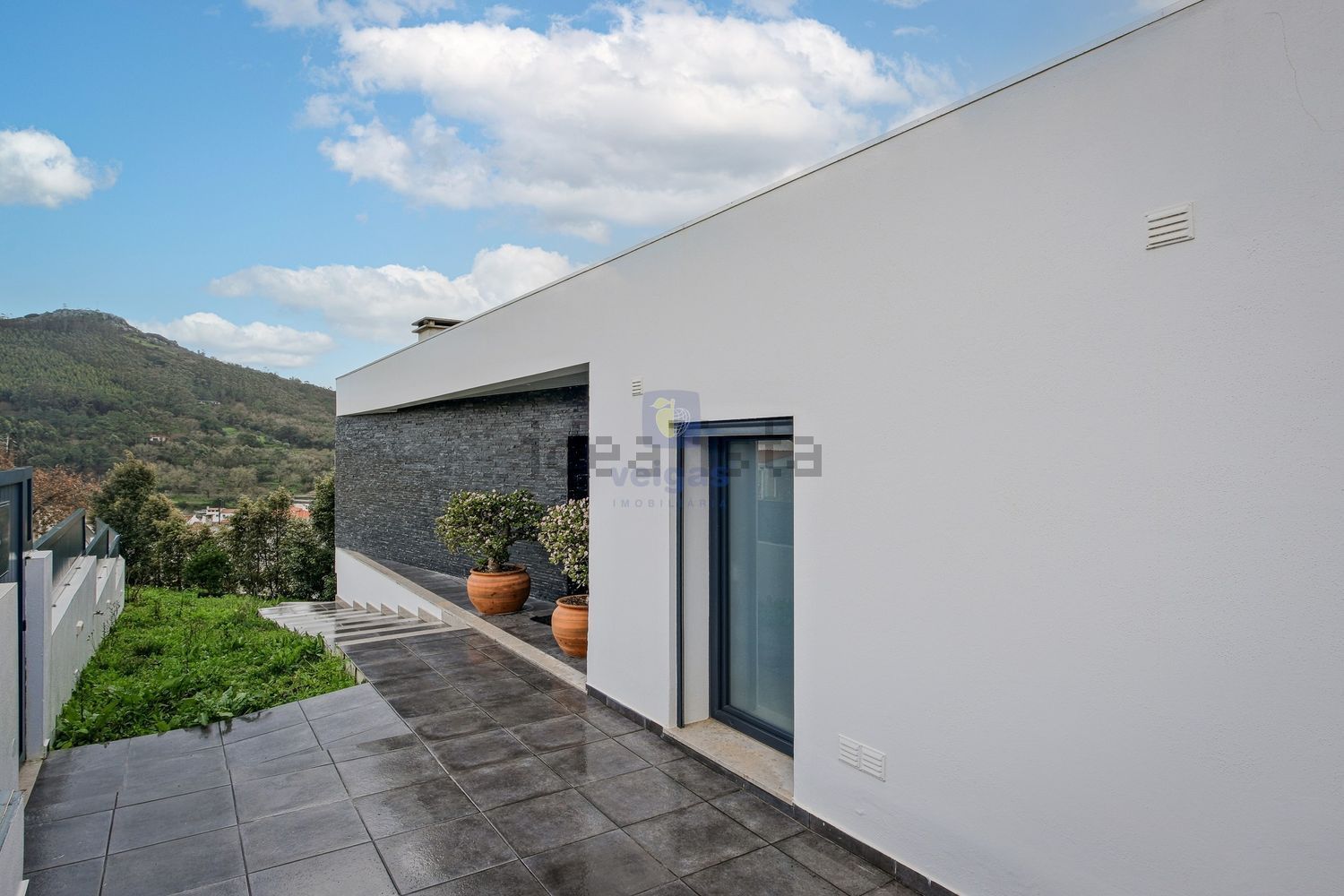 小楼房或别墅出售在Lousa - 外立面