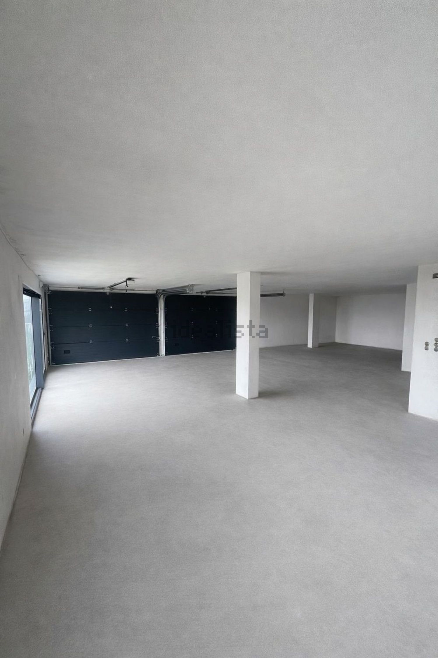 小楼房或独栋别墅出售在Avenida dos Freixos, 28 - 停车位