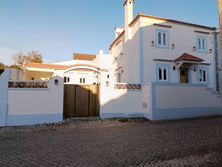 小楼房或独栋别墅出售在Peral