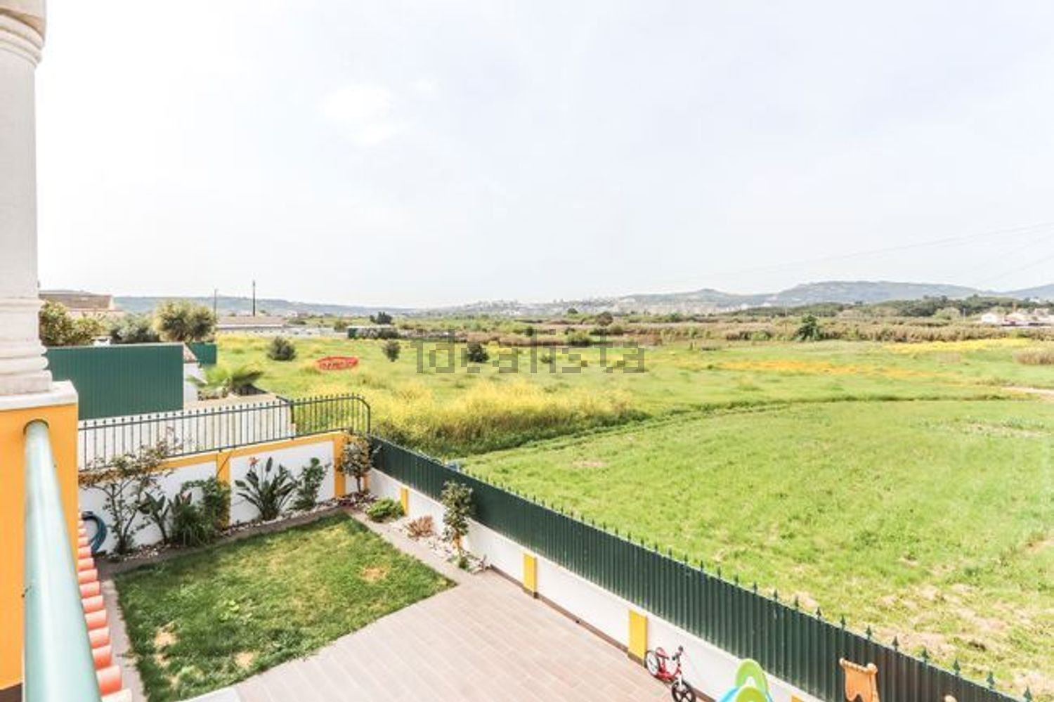 小楼房或独栋别墅出售在Praceta Santo António - 花园