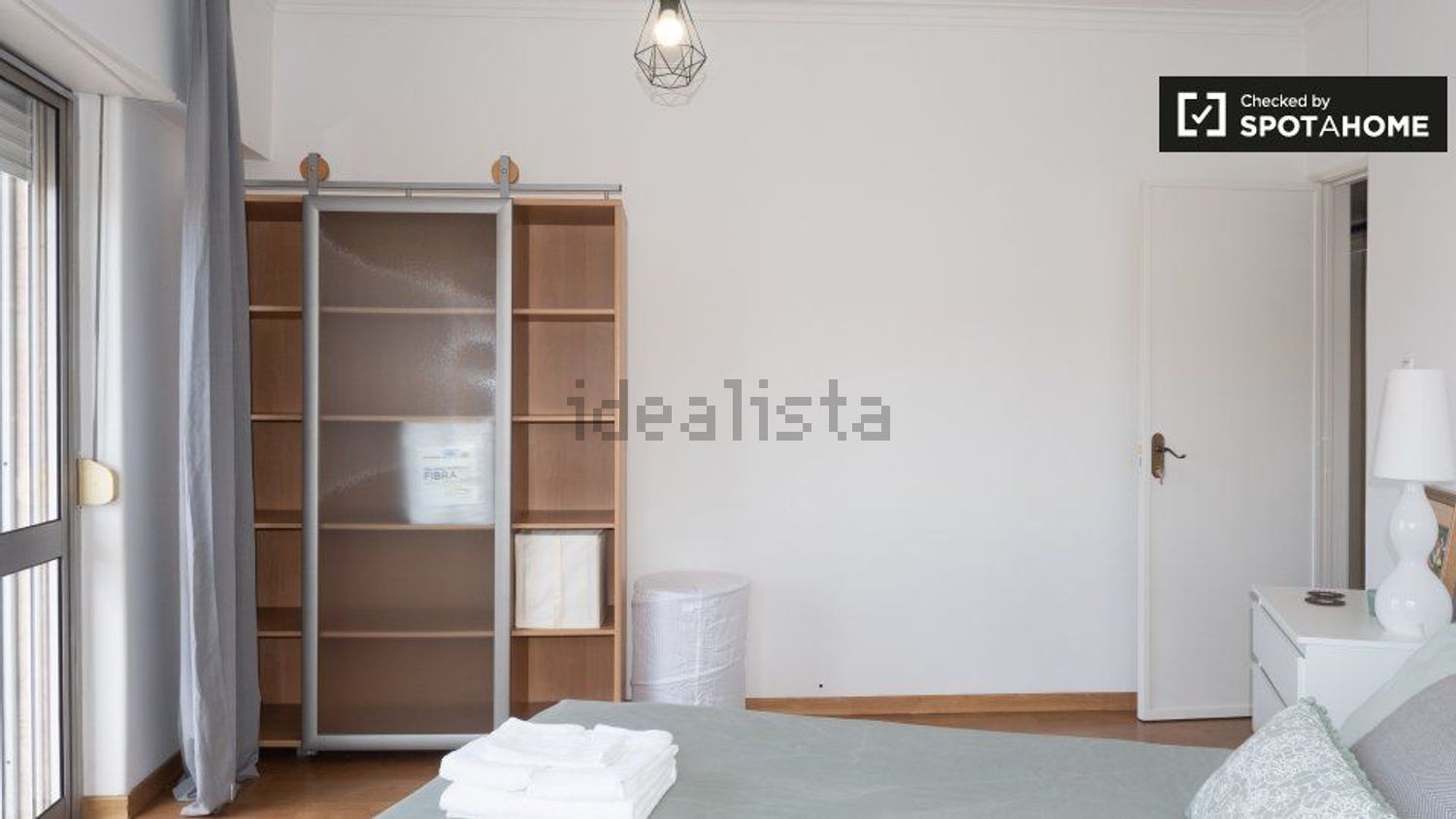 出租房间在Rua Elias Garcia - 卧室