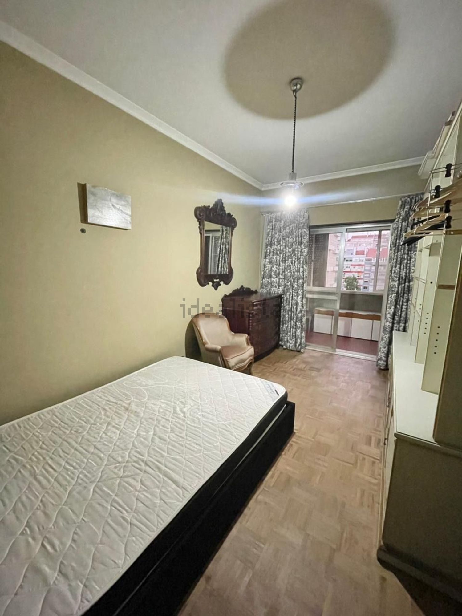 出租房间在Rua Luís Pastor de Macedo, 5 - 卧室