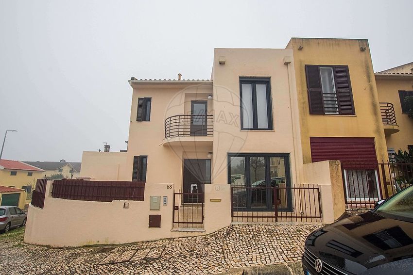 小楼房或独栋别墅出售在Rua Rui Pinto de Azevedo