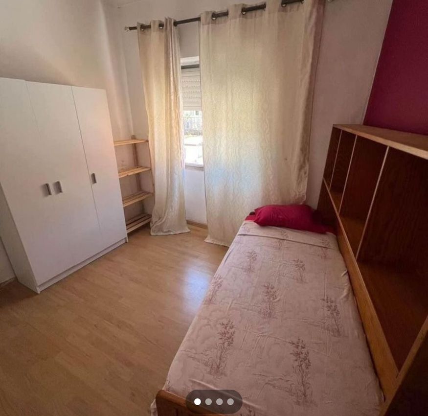 出租房间在Avenida José Elias Garcia, 181 . 2 esq