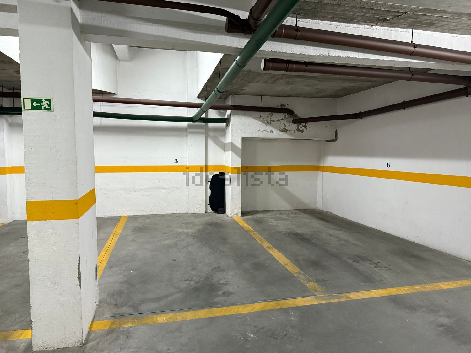 出租公寓 t2在Rua José Farinha, 24 - 停车位