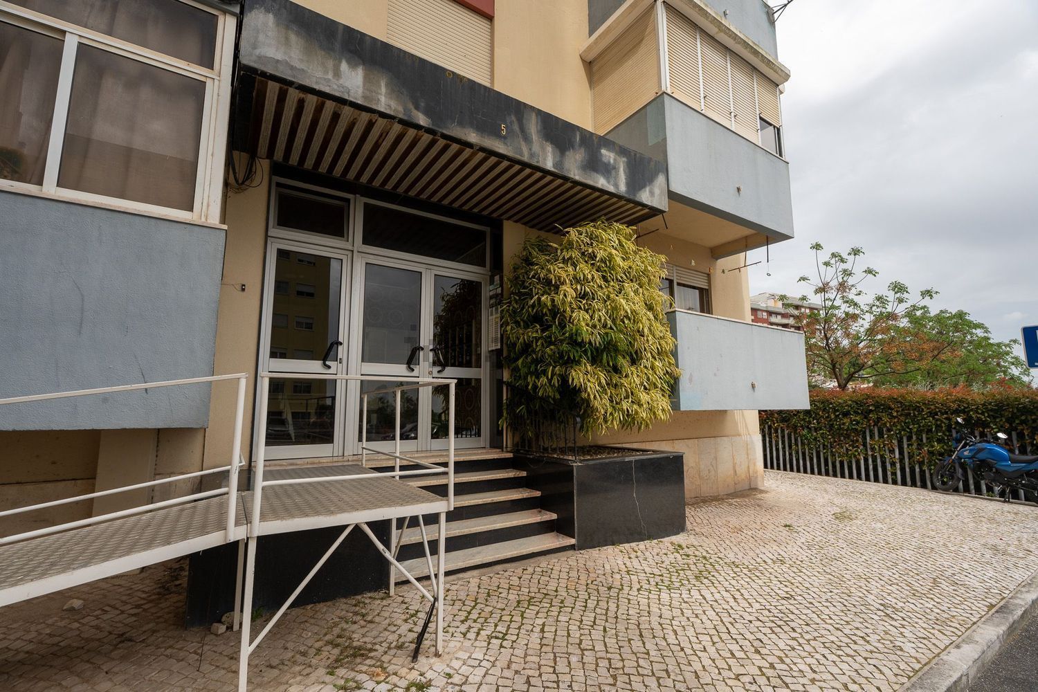 公寓 t2出售在Rua Soeiro Pereira Gomes, 5 - 外立面