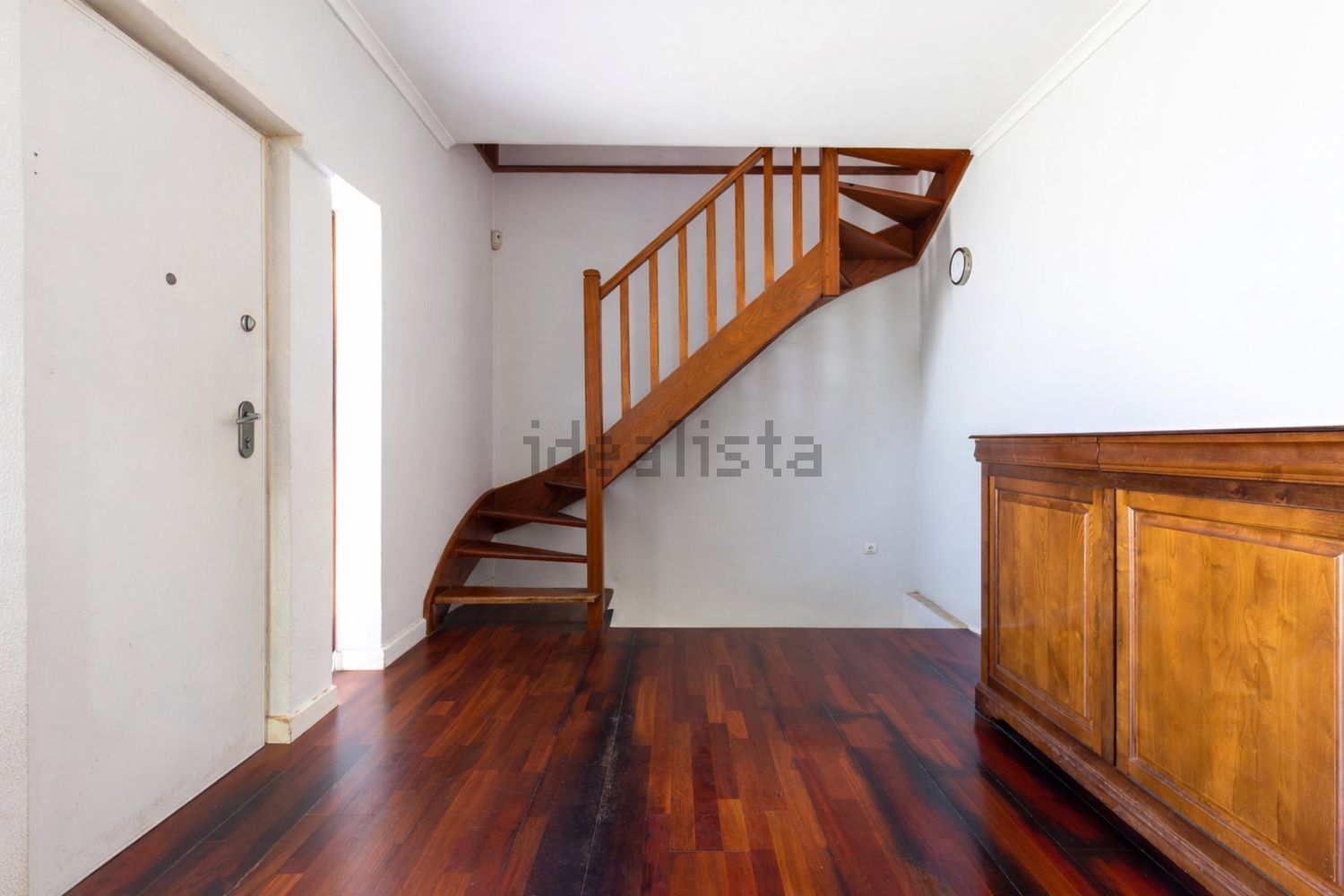 双拼别墅出售在Rua António Sérgio - 过道