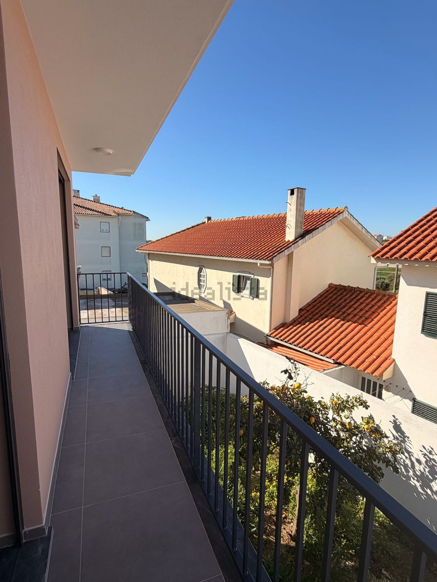 小楼房或独栋别墅出售在Rua Carlos Paião, 11 - 阳台