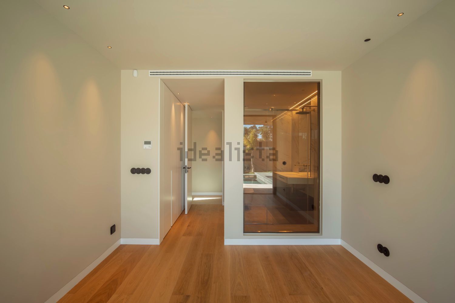 小楼房或独栋别墅出售在Avenida do Mar - 过道