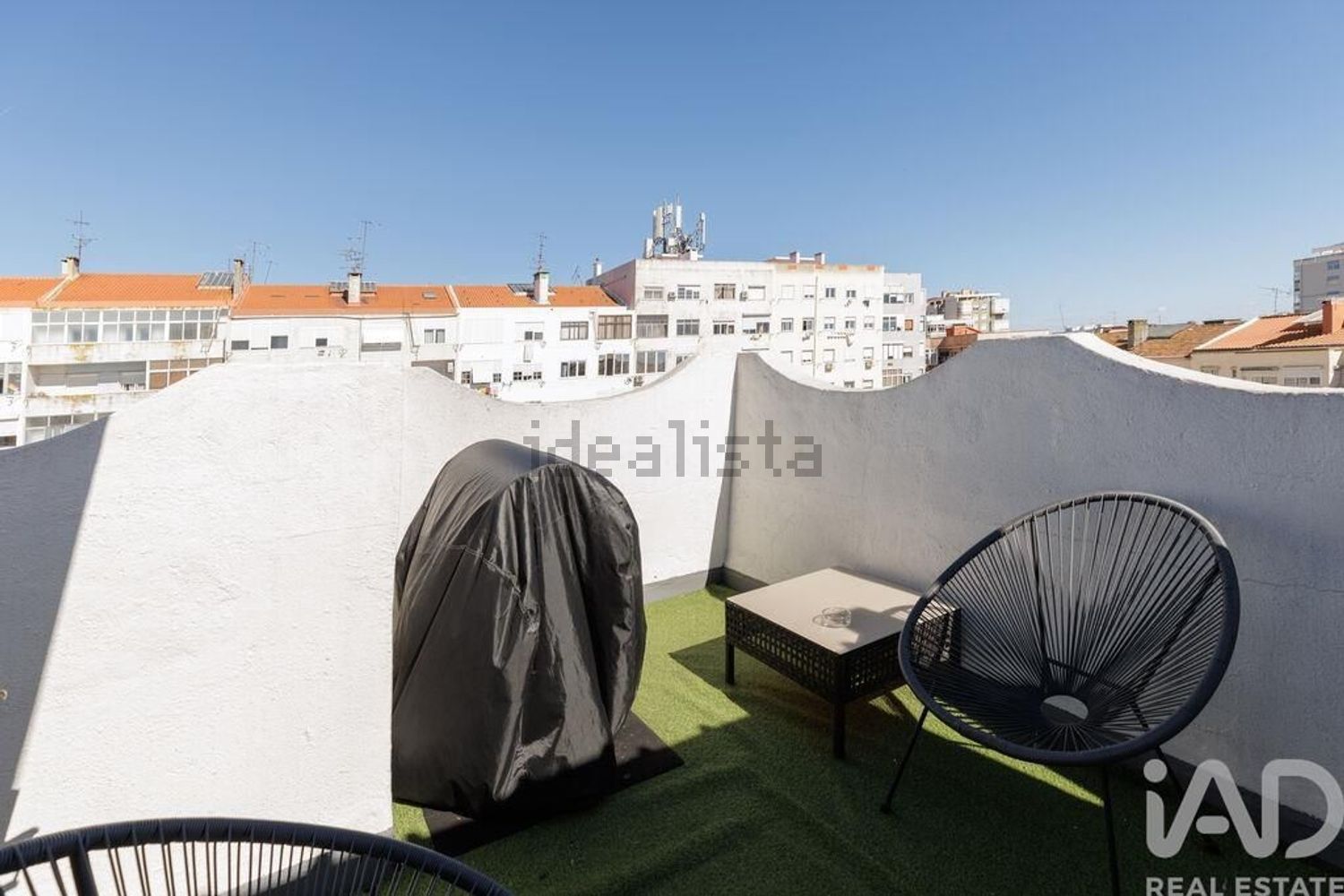 T0（单人公寓）出售在Almada - 阳台