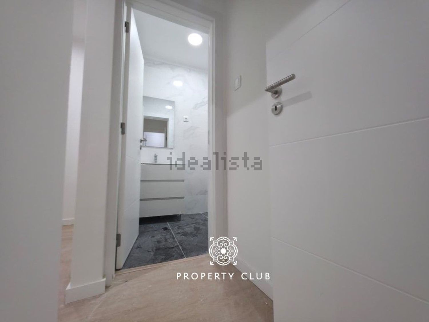 公寓 t3出售在Avenida Comandante Luís António da Silva - 过道