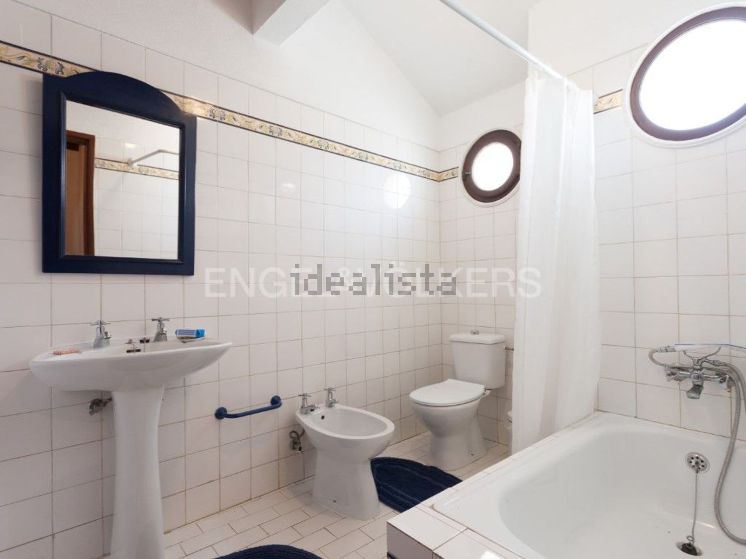 小楼房或独栋别墅出售在Dois Portos e Runa - 卫生间