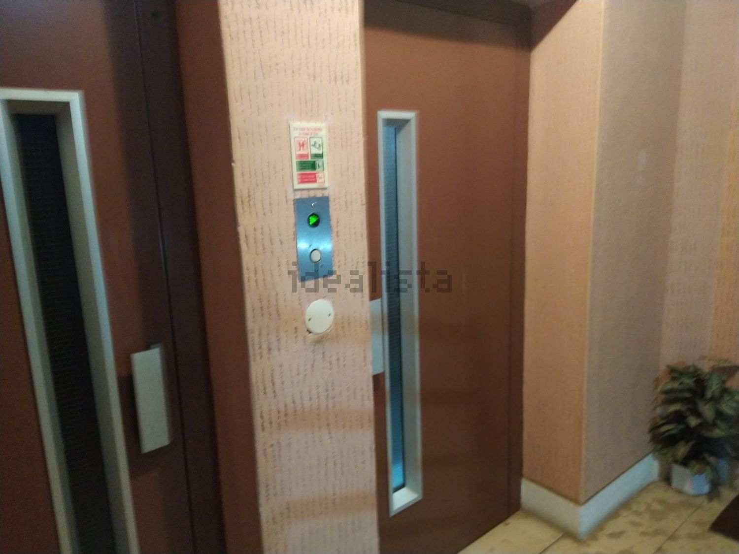 出租公寓 t2在Rua Carlos Wallenstein, 12 - 楼梯