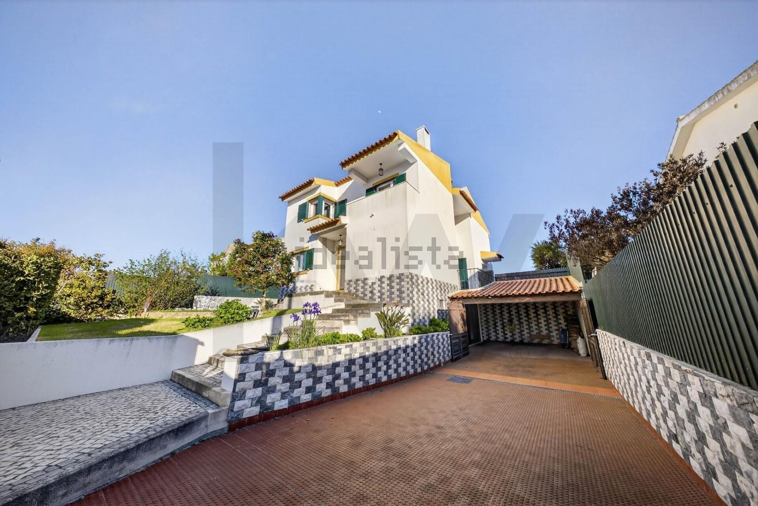 小楼房或独栋别墅出售在Rua da Mesquita s/n - 外立面