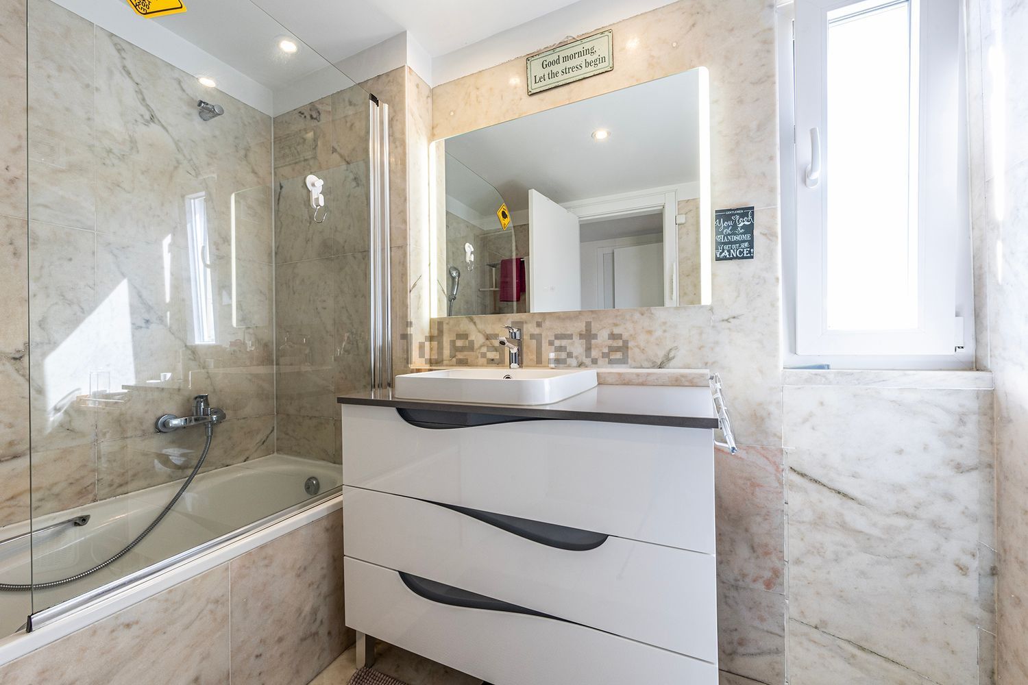 公寓 t4出售在Rua Embaixador Martins Janeira - 卫生间