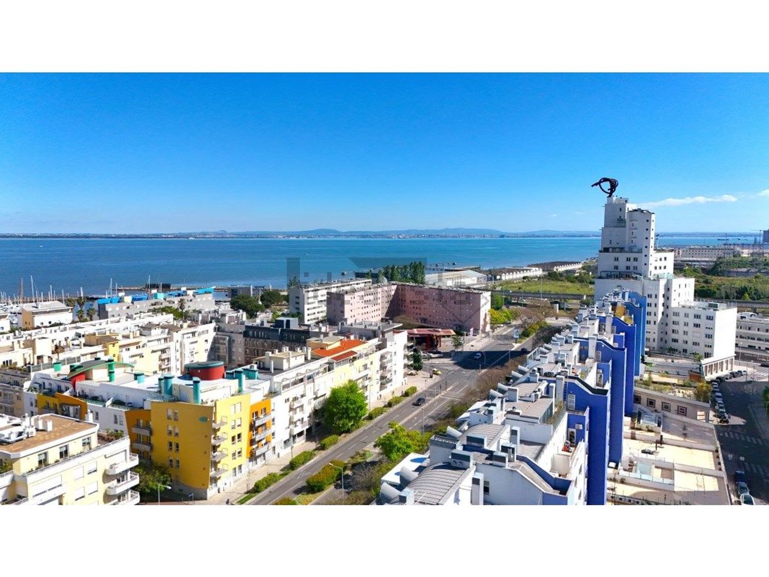 顶层公寓出售在Alameda dos Oceanos - 视线