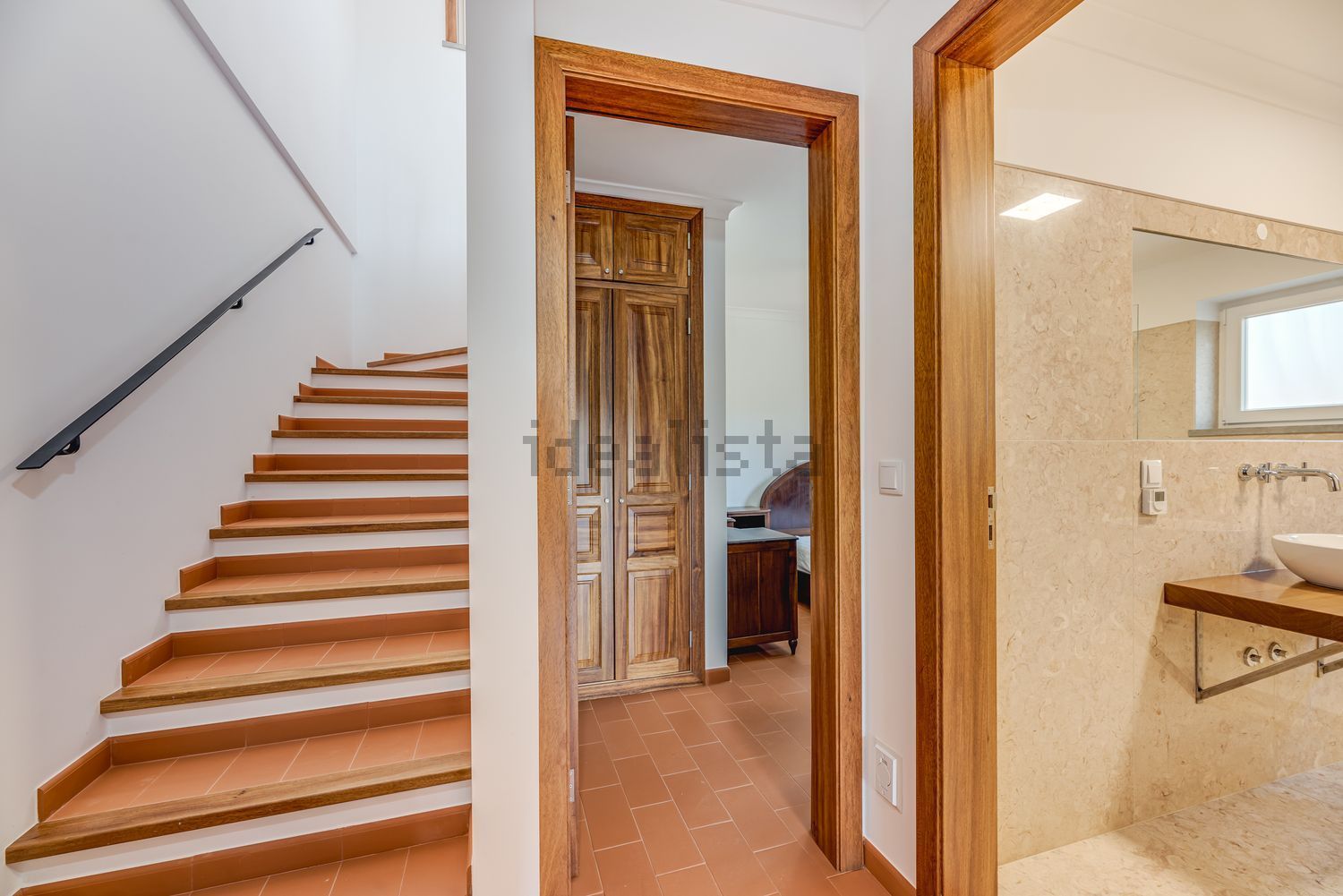 小楼房或独栋别墅出售在Caminho do Rio Touro - 详情