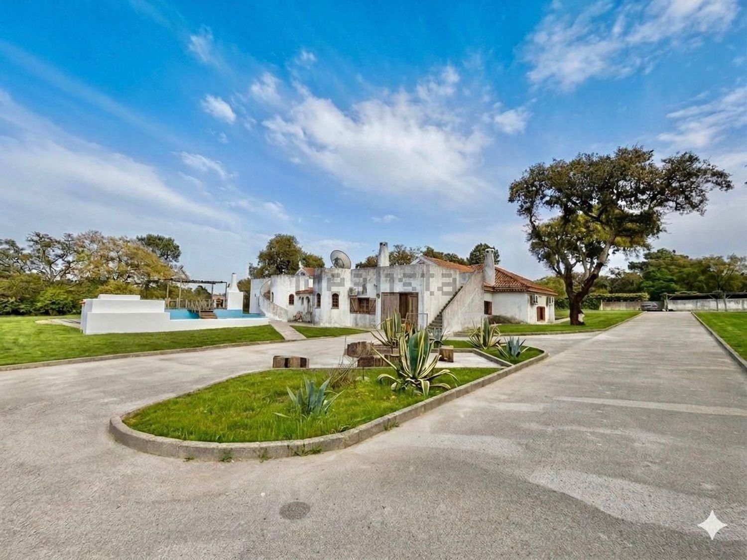 小楼房或独栋别墅出售在Alhos Vedros - 外立面