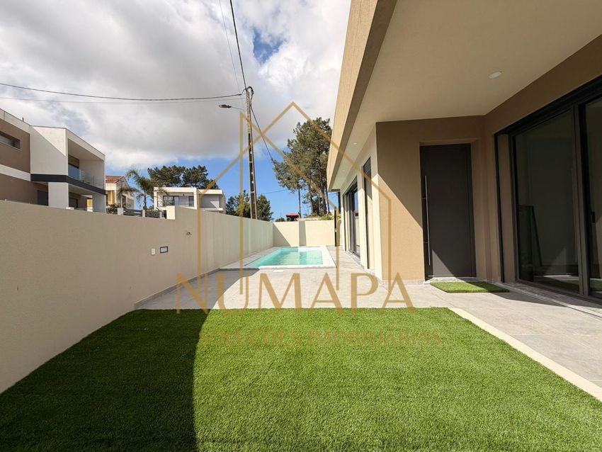 小楼房或独栋别墅出售在Rua Mário Sá