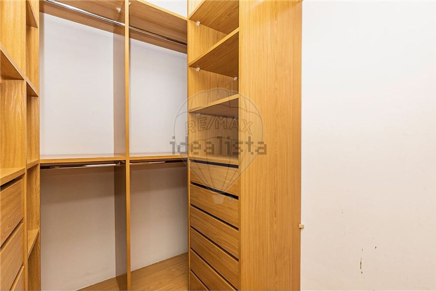 出租公寓 t4在Rua Major Neutel de Abreu - 试衣间