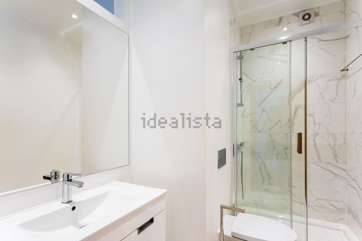 出租公寓 t2在Rua Luís Pastor de Macedo - 卫生间