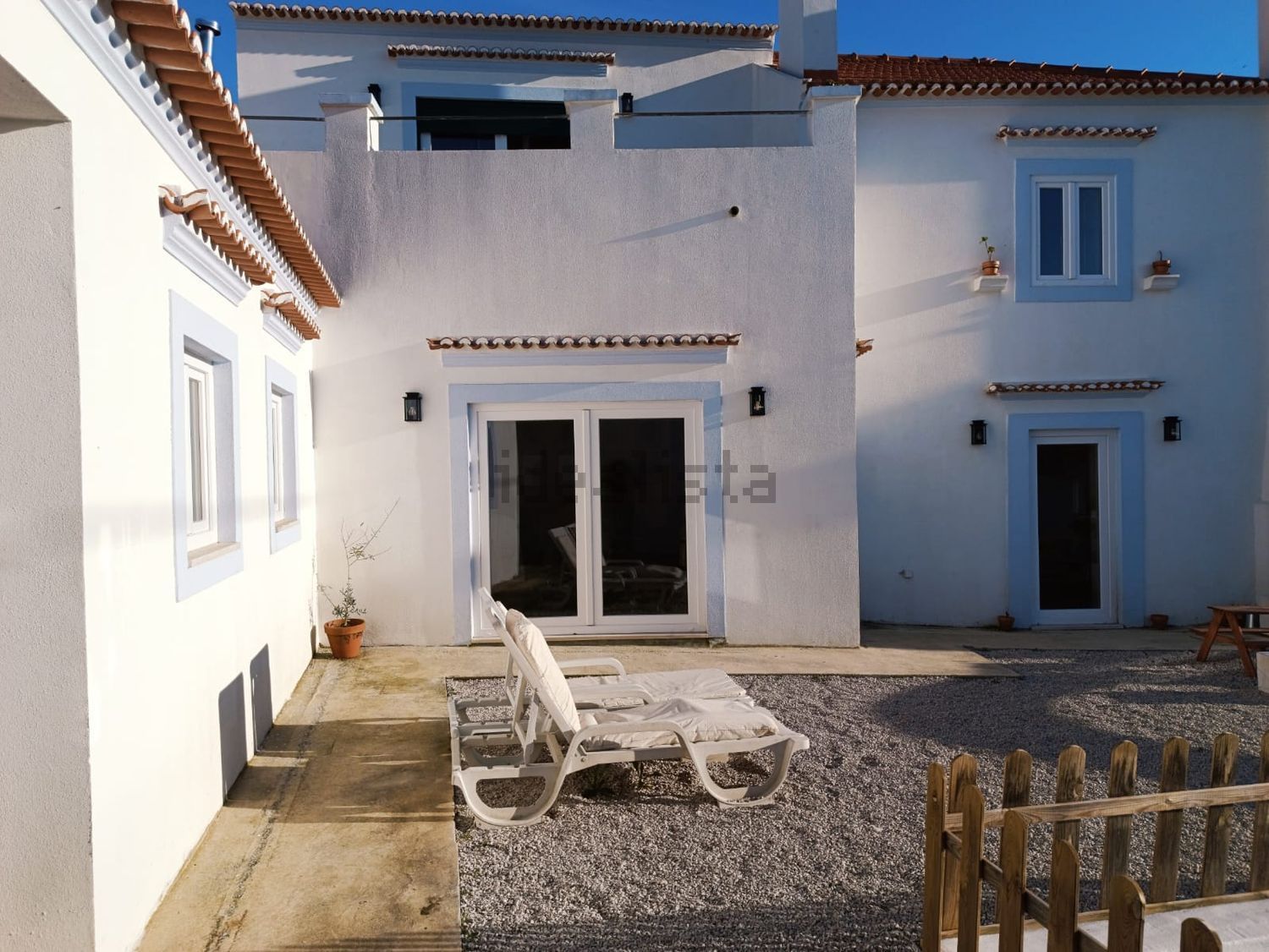 小楼房或独栋别墅出售在Peral - 外立面