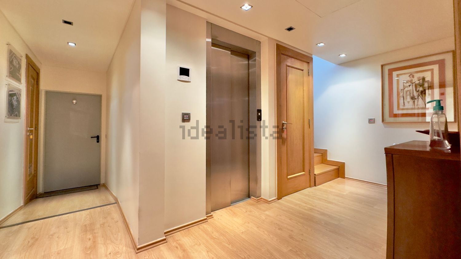 小楼房或独栋别墅出售在Rua B1 da Quinta dos Alcoutins, 10 - 过道