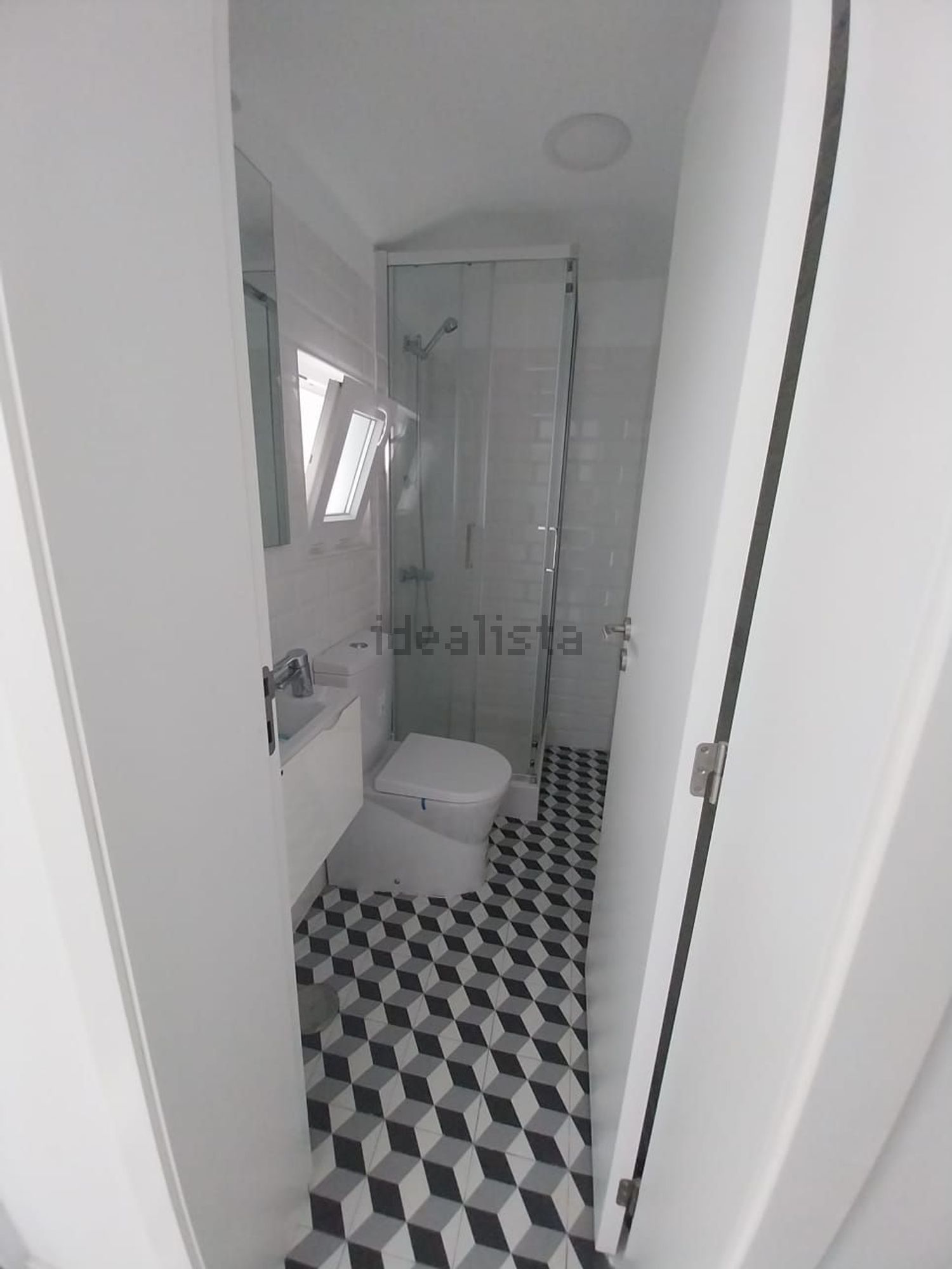 出租t0（单人公寓）在Rua Poeta do Bocage, 25 - 卫生间