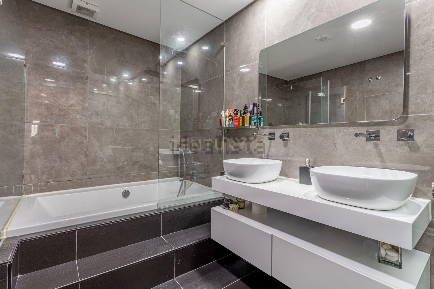 复式公寓出售在Rua Almirante Gago Coutinho, 118 - 卫生间