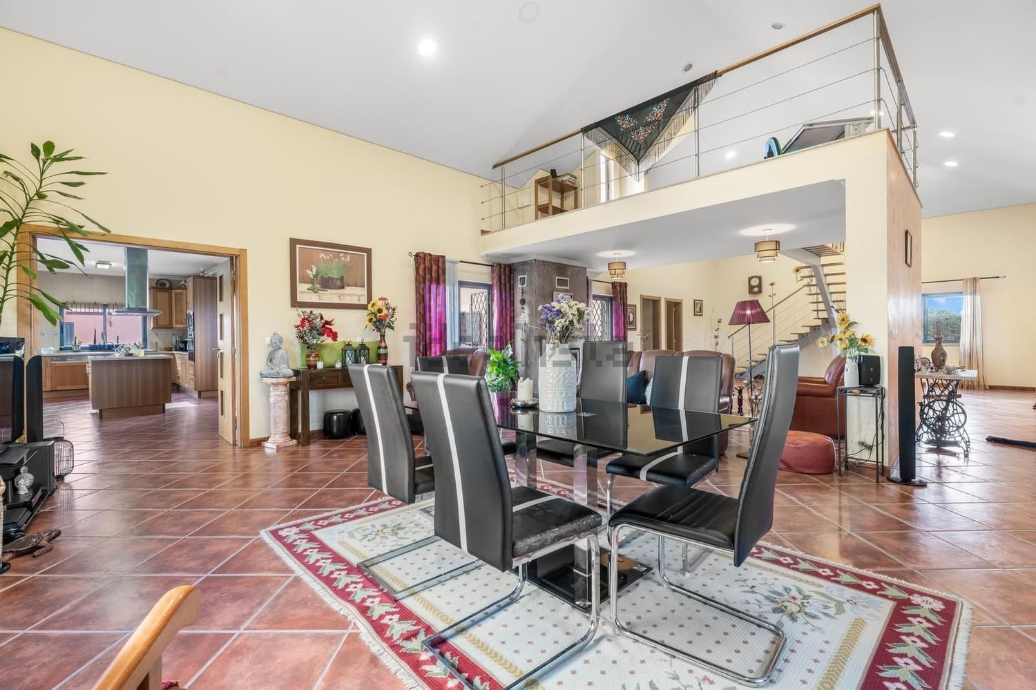 小楼房或独栋别墅出售N10 - 客厅