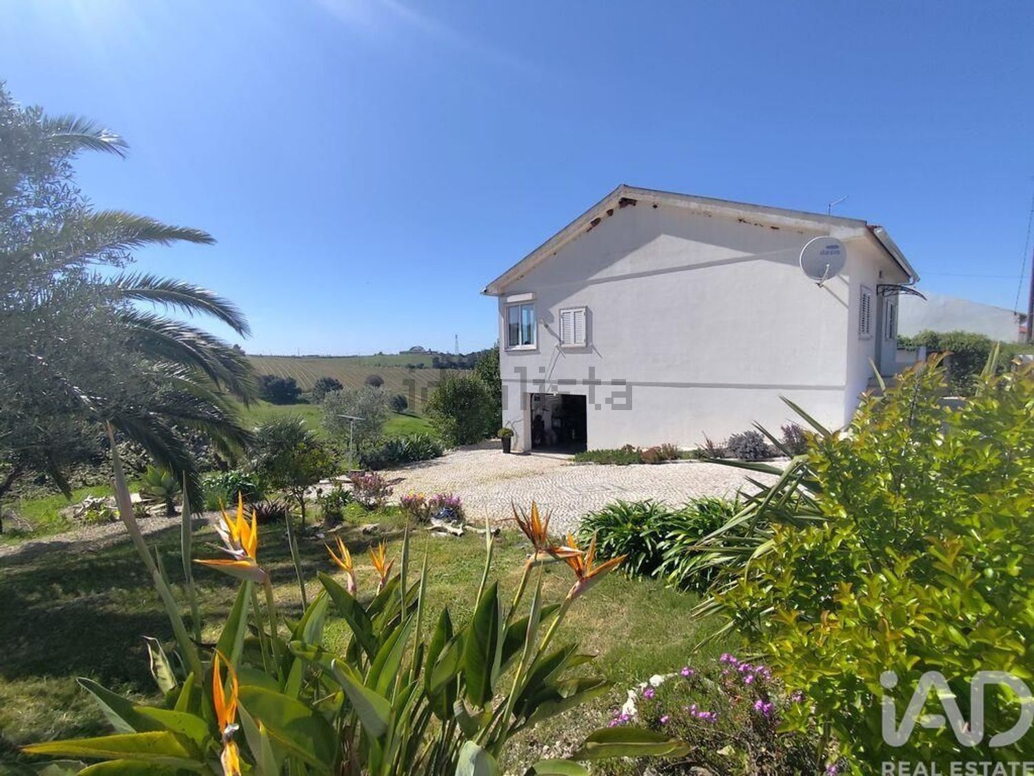 小楼房或独栋别墅出售在Lamas e Cercal - 外立面