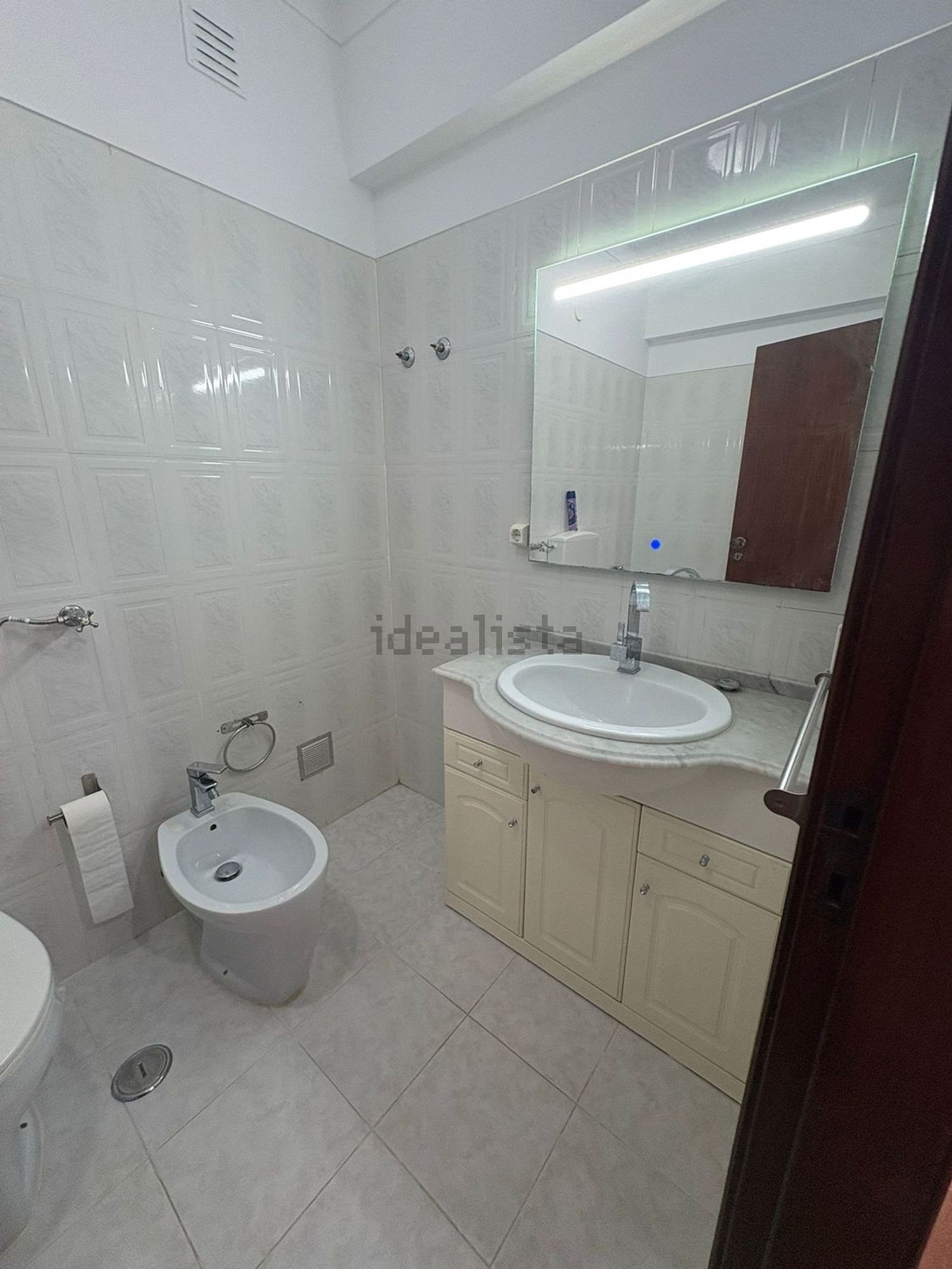 出租公寓 t2在Rua Armando Cortesão, 28 - 卫生间