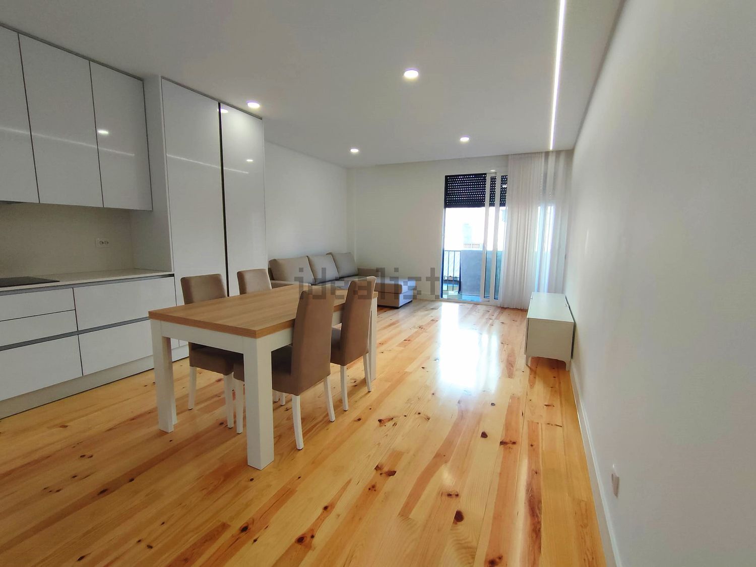 出租公寓 t1在Rua Salvador Allende, 60 - 客厅