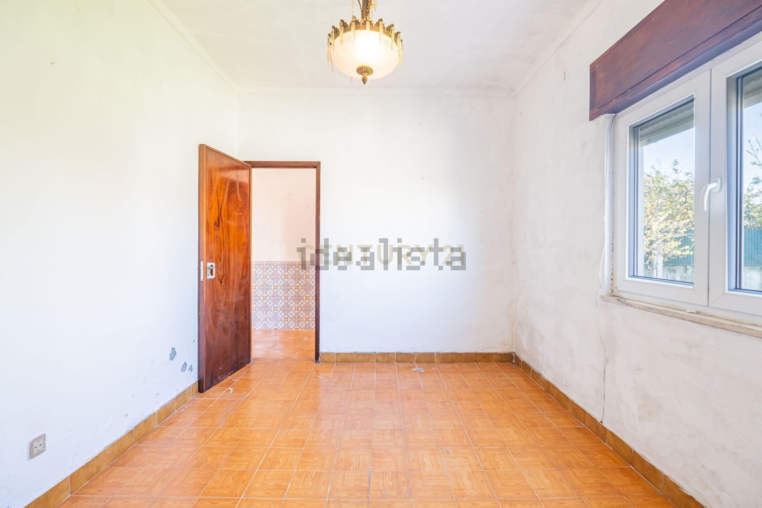 小楼房或独栋别墅出售在Rua General Humberto Delgado, 6 - 居住