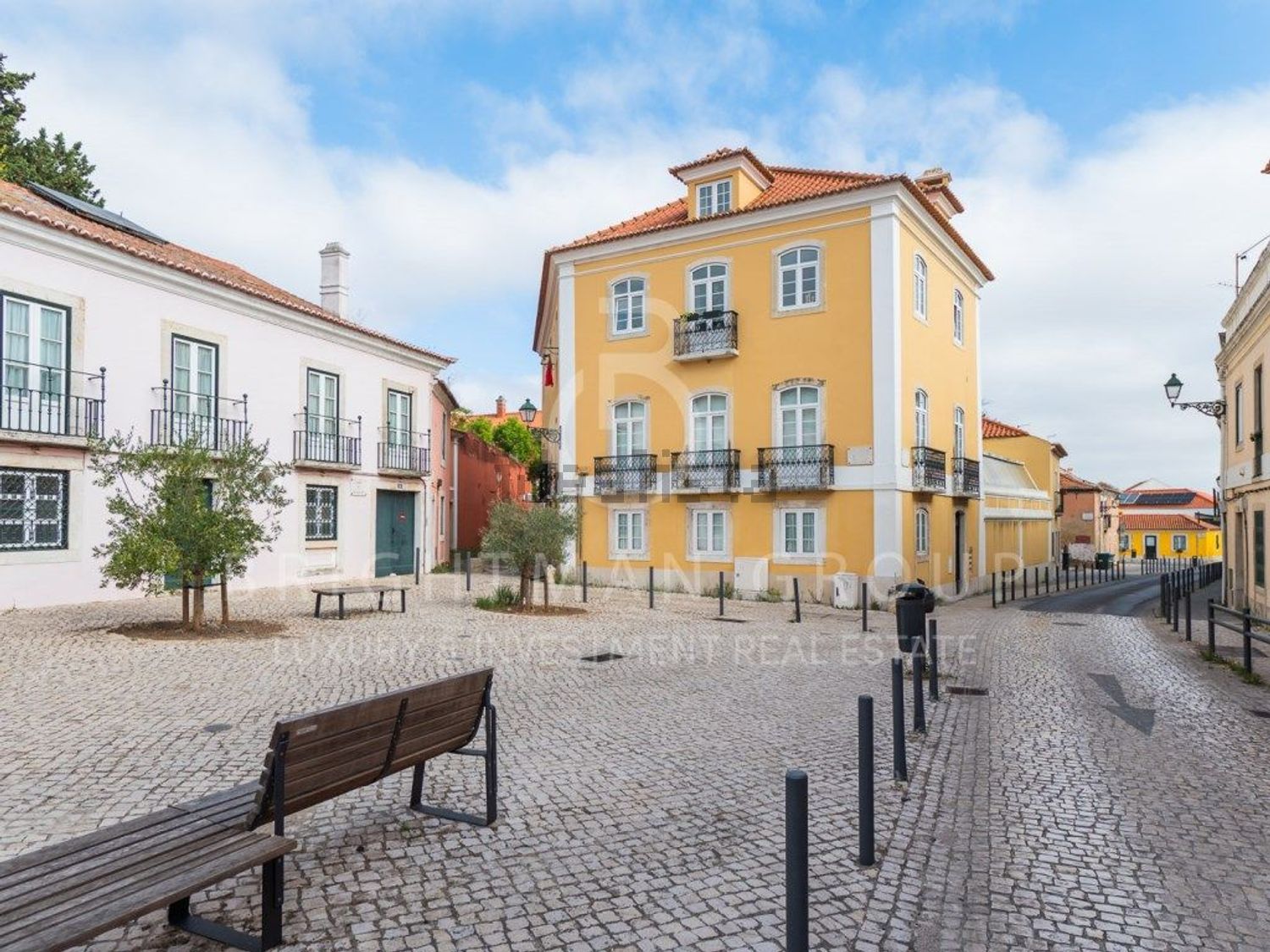 小楼房或独栋别墅出售在Carriche - Hospital das Forças Armadas - 外立面