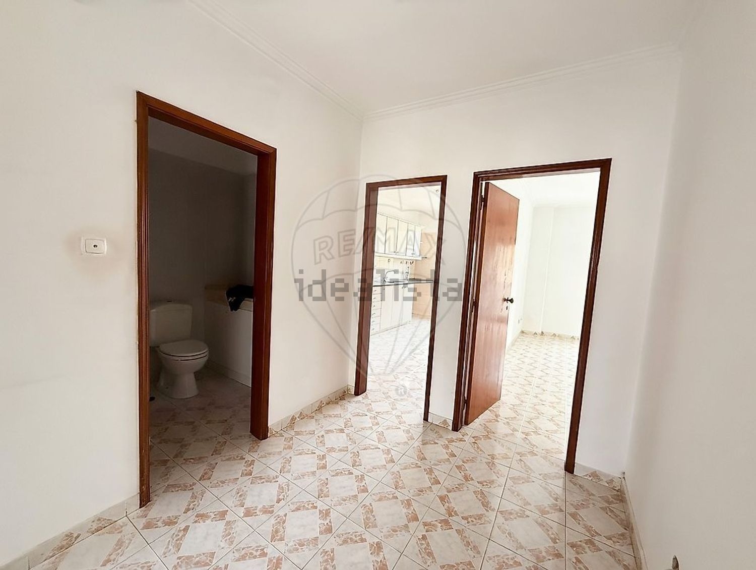 出租公寓 t2在Rua António Maria Bravo - 过道