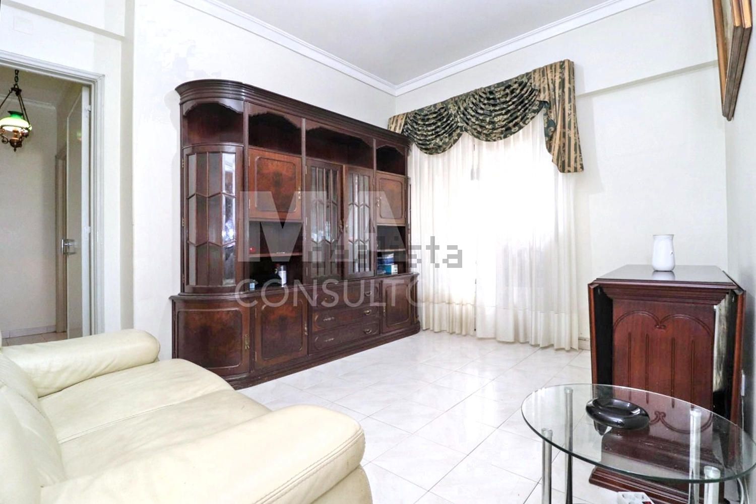 公寓 t2出售在Rua Alexandre Ferreira - 客厅