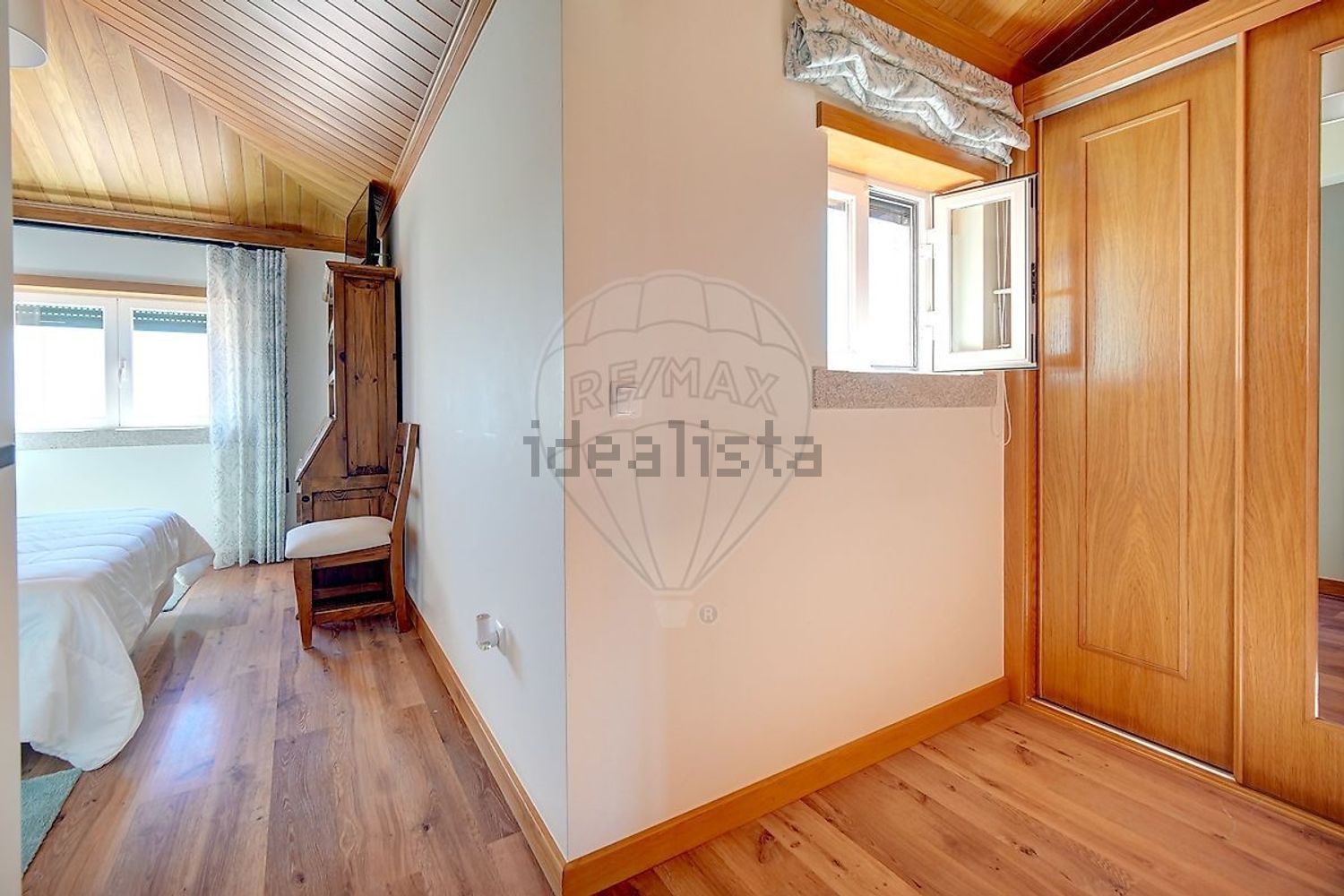 小楼房或独栋别墅出售在São Quintino - 照片